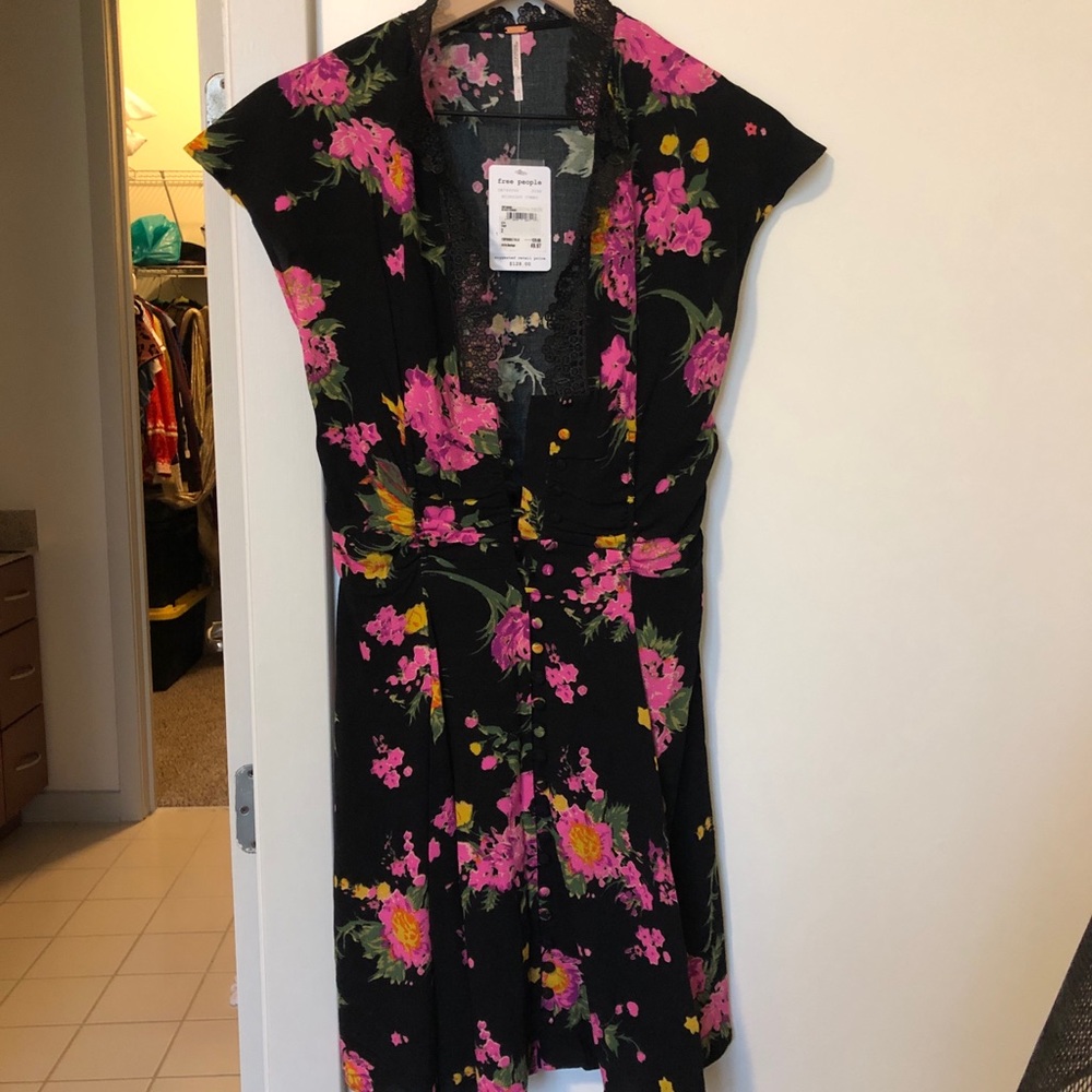 Free People size 2 dress never worn still has tag